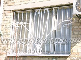 металлические решетки кованые на окна 